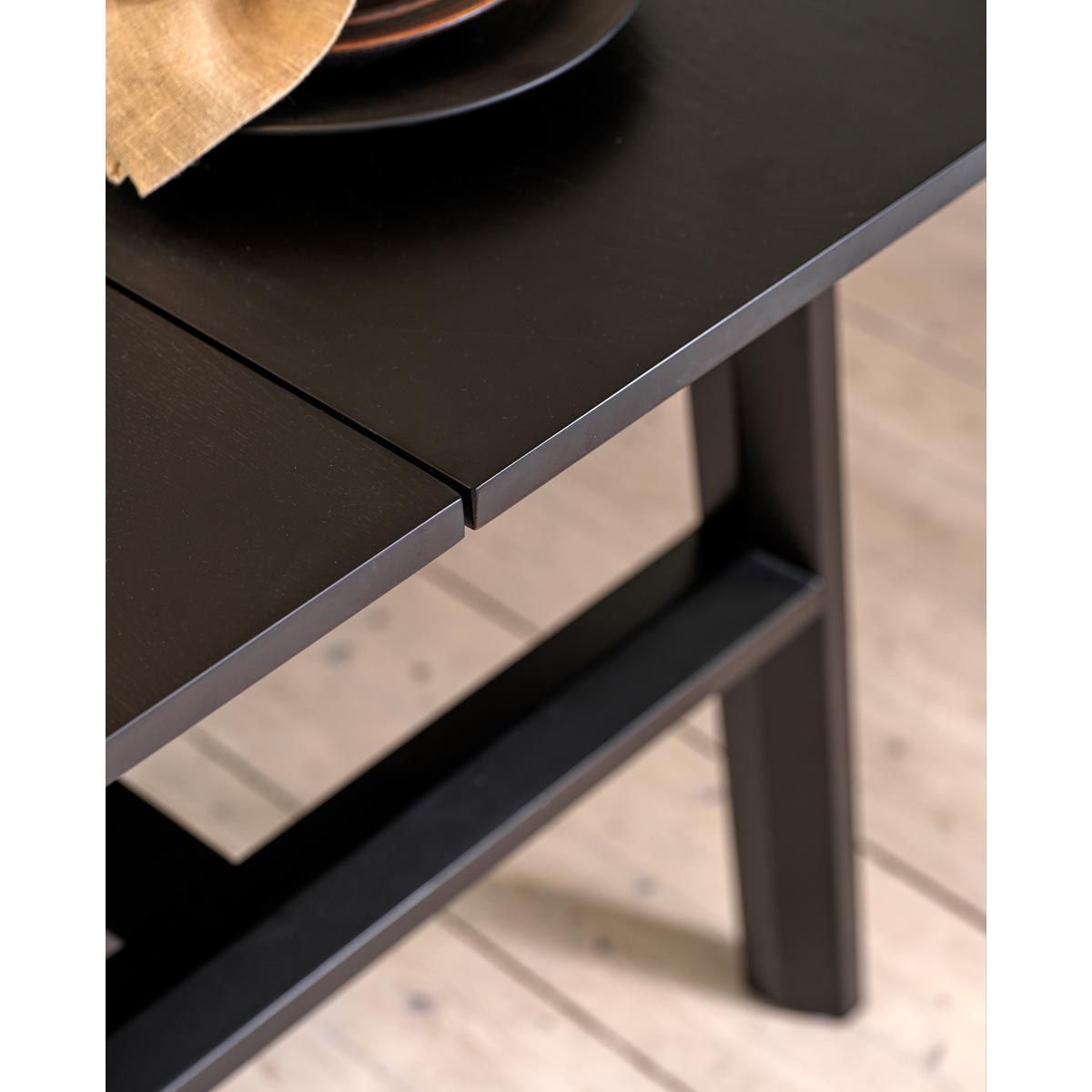 Hudson-matbord-svart-100286_detalj2